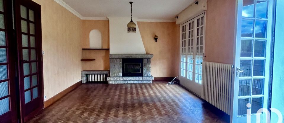 Traditional house 5 rooms of 93 m² in Saint-Caradec (22600)