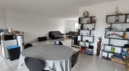 Maison 5 pièces de 115 m² à Saint-Léger-de-Montbrun (79100)