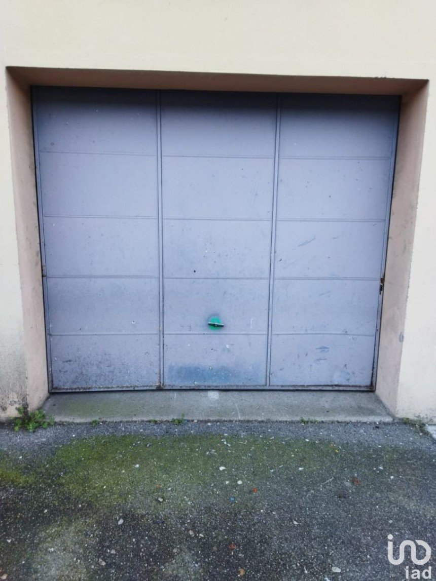Parking/garage/box de 13 m² à Saint-Fons (69190)