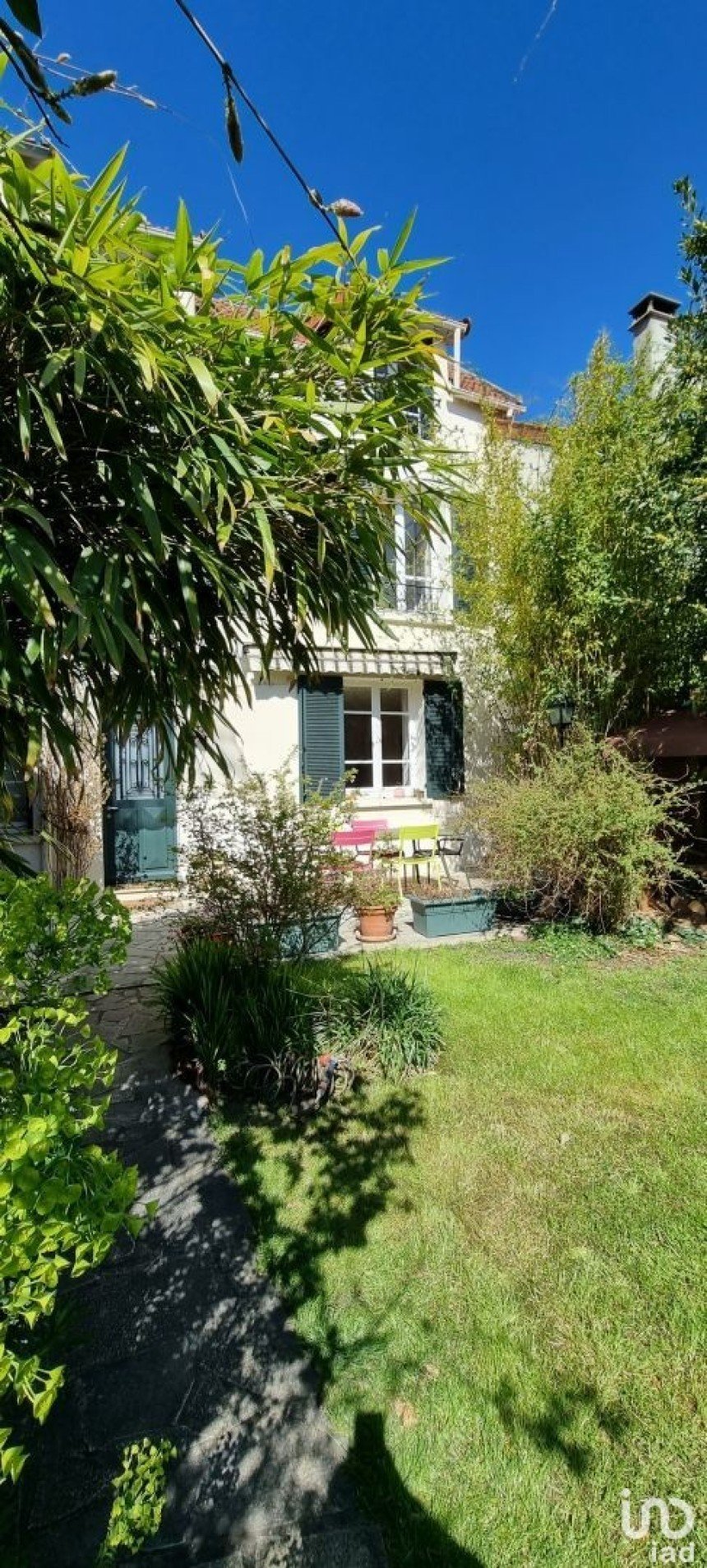 House 6 rooms of 131 m² in Carrières-sur-Seine (78420)