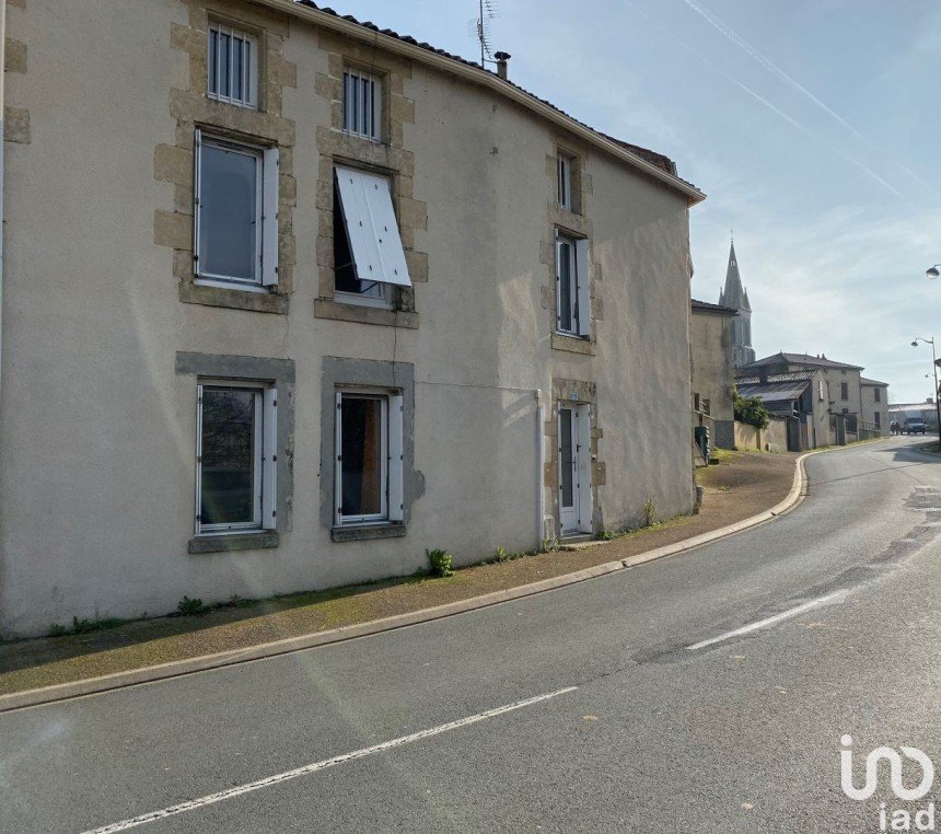House 4 rooms of 103 m² in Saint-Hilaire-de-Voust (85120)