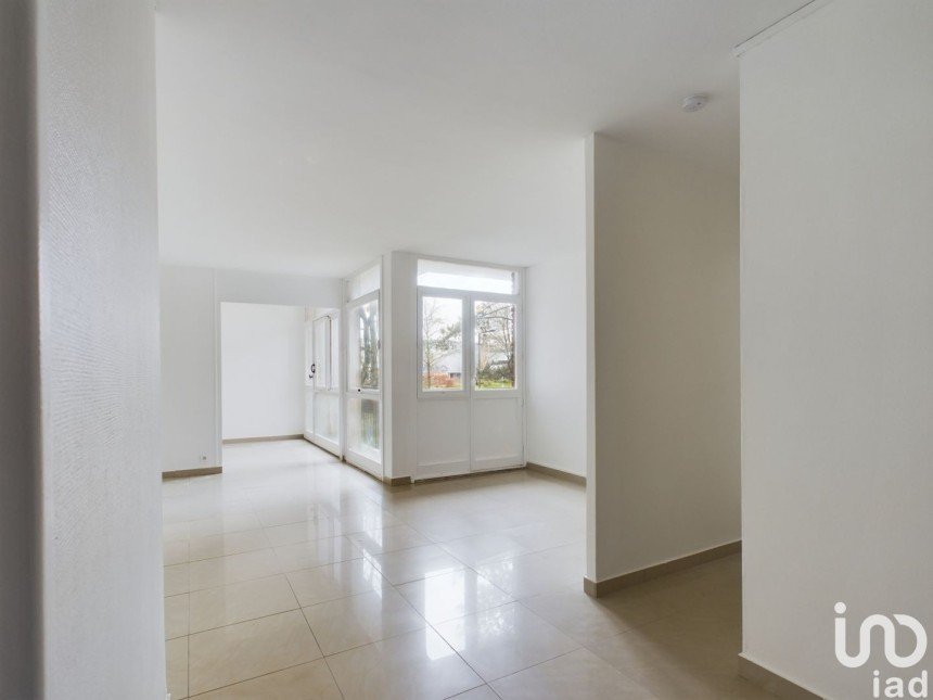 Apartment 5 rooms of 93 m² in Boussy-Saint-Antoine (91800)