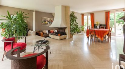 House 9 rooms of 207 m² in Santeny (94440)