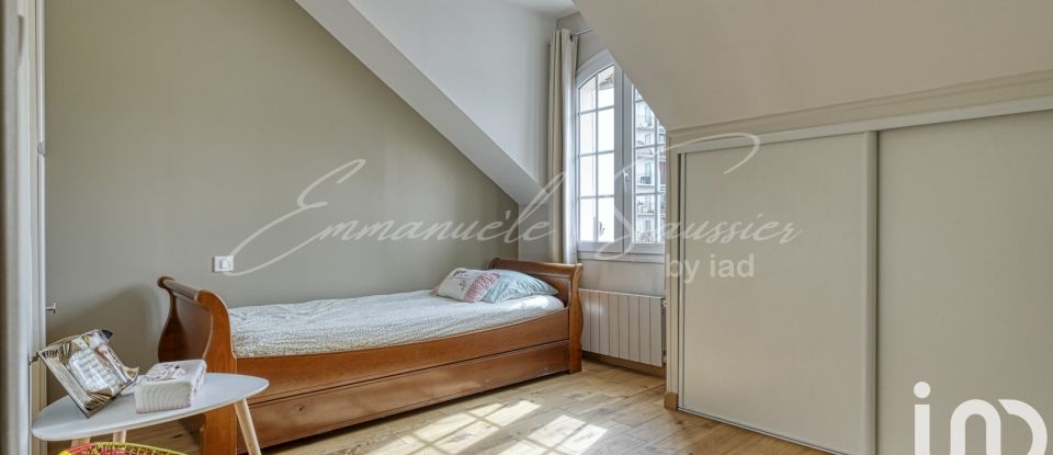 Traditional house 9 rooms of 118 m² in Viroflay (78220)