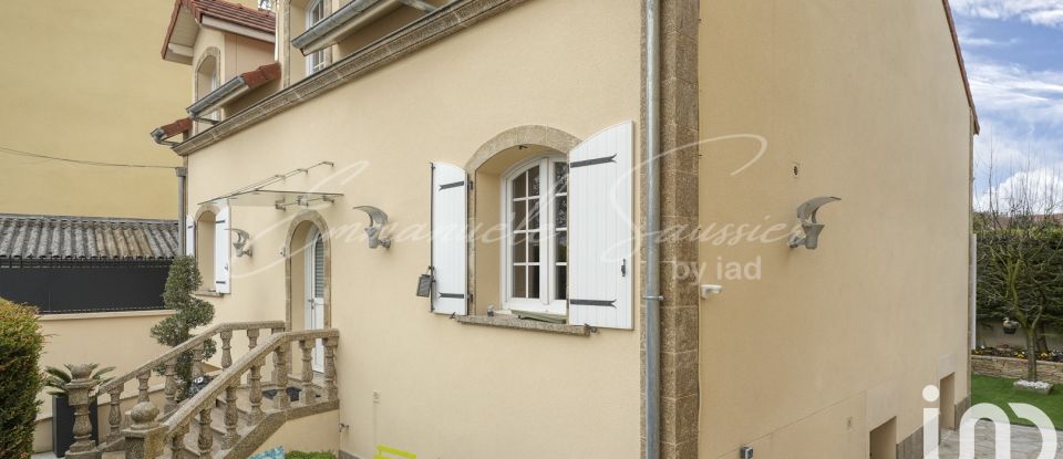 Traditional house 9 rooms of 122 m² in Viroflay (78220)