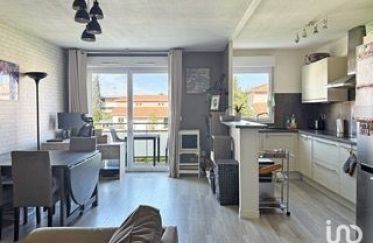Apartment 3 rooms of 63 m² in Pau (64000)