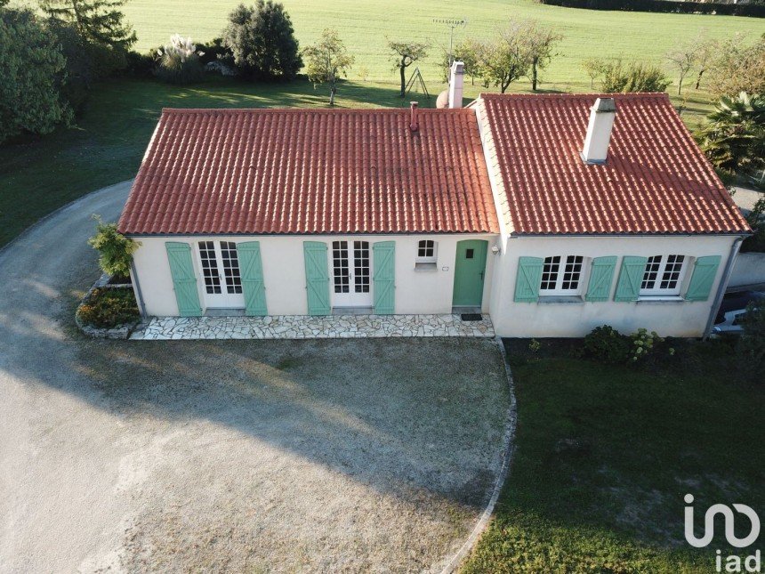 House 7 rooms of 132 m² in Nieul-sur-l'Autise (85240)