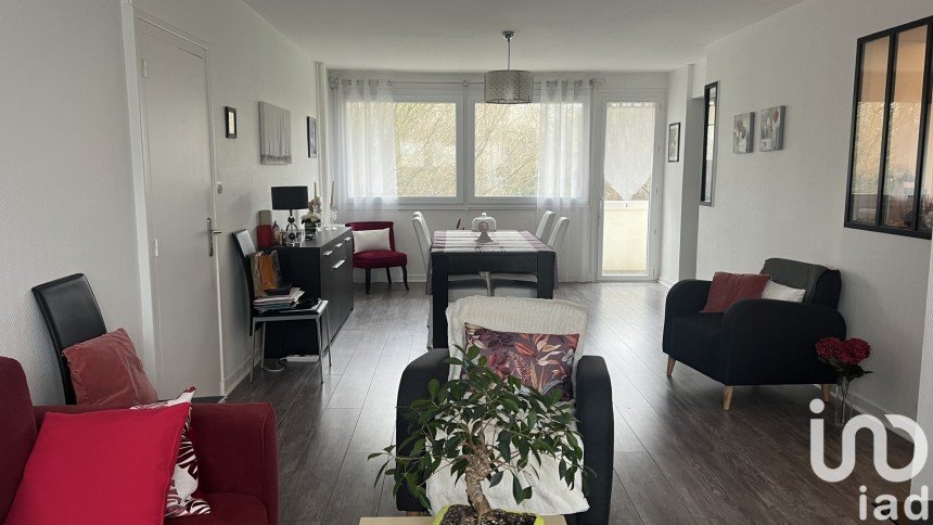 Apartment 3 rooms of 72 m² in La Rochelle (17000)