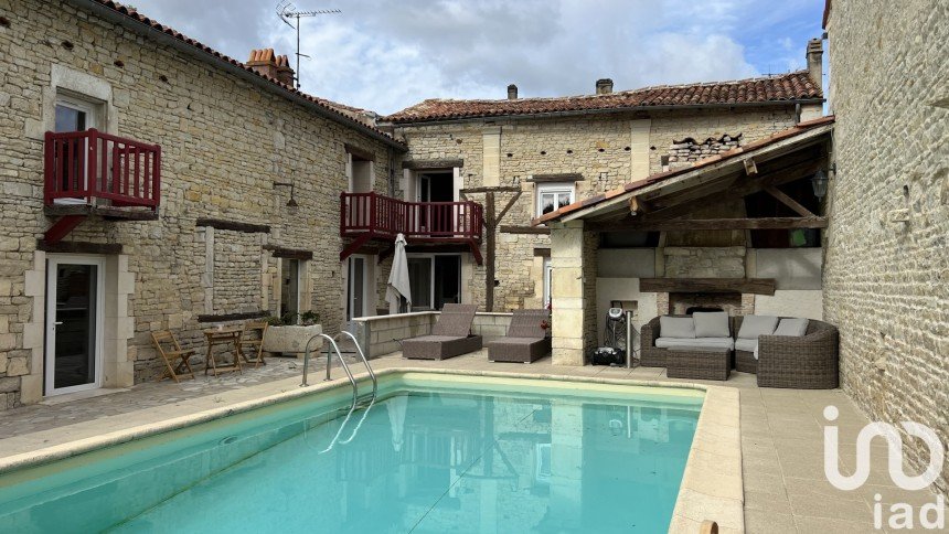 Traditional house 12 rooms of 335 m² in Cognac (16100)