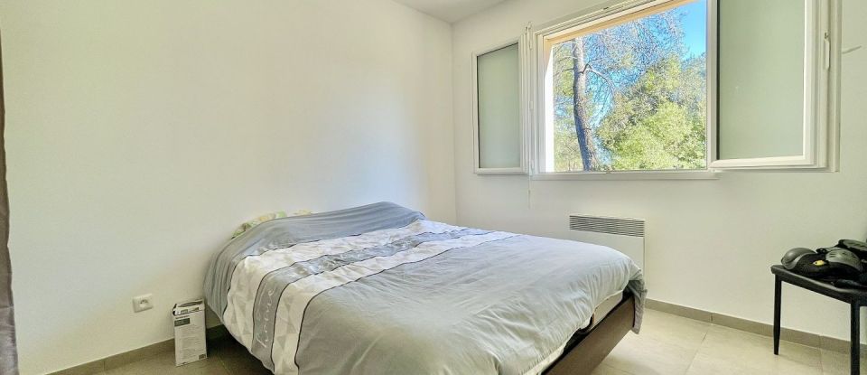 House 4 rooms of 90 m² in Bagnols-en-Forêt (83600)
