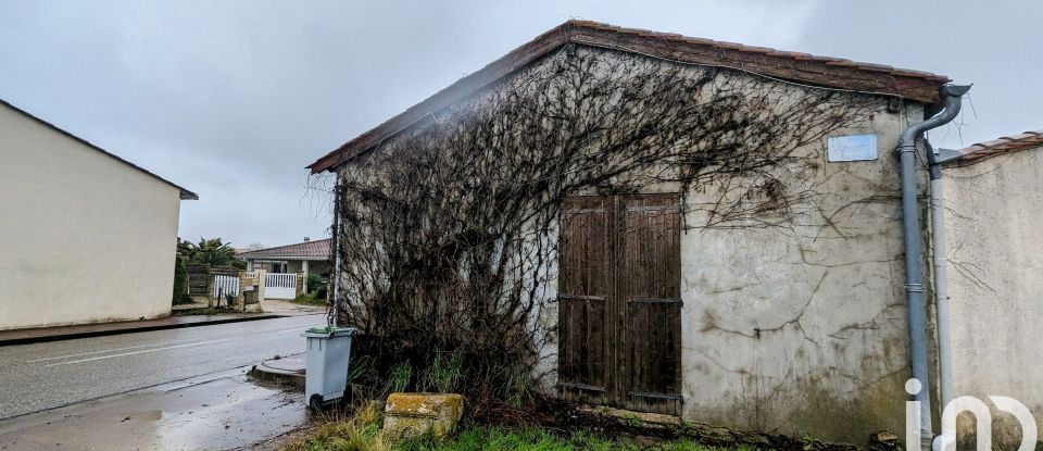 Barn conversion 4 rooms of 230 m² in Cussac-Fort-Médoc (33460)