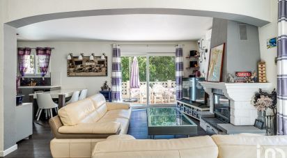 House 5 rooms of 105 m² in Six-Fours-les-Plages (83140)