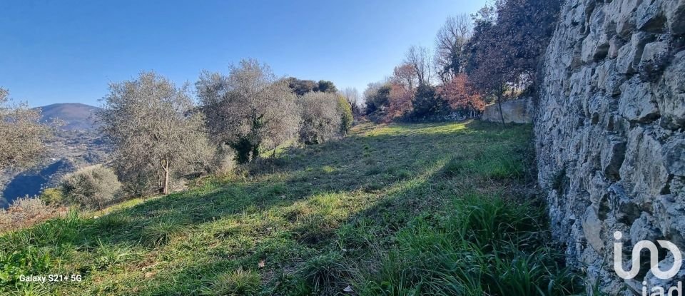 Land of 1,500 m² in Gilette (06830)