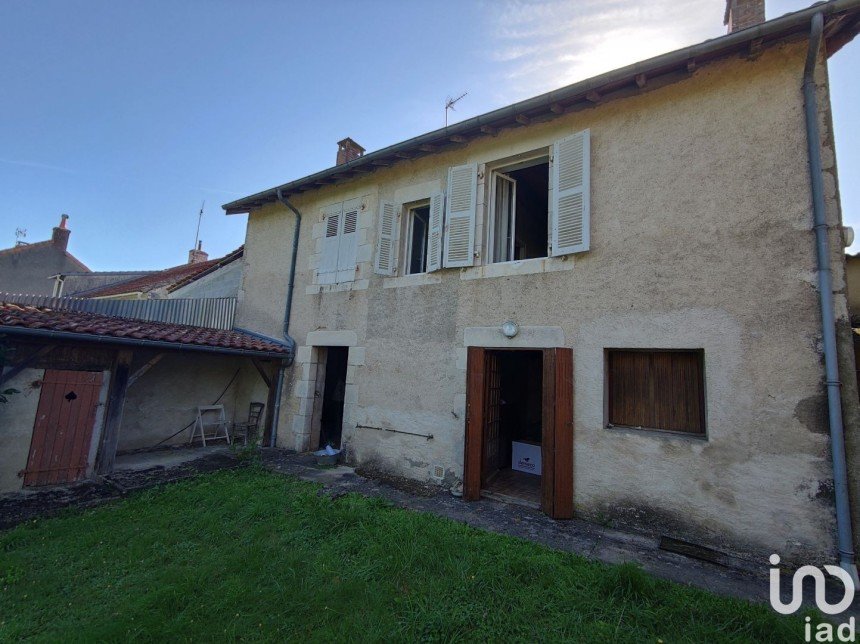Village house 4 rooms of 90 m² in Journet (86290)