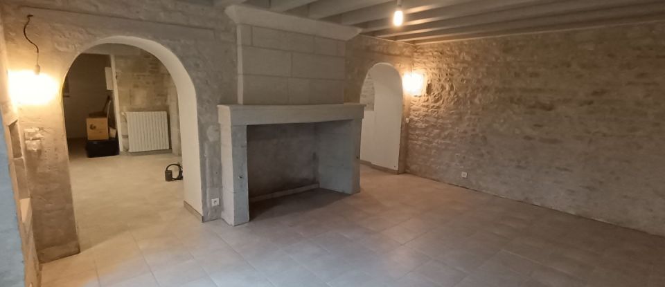 House 10 rooms of 285 m² in Monts-sur-Guesnes (86420)