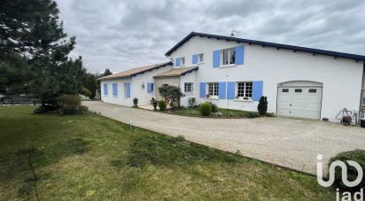 Architect house 9 rooms of 235 m² in La Rochelle (17000)