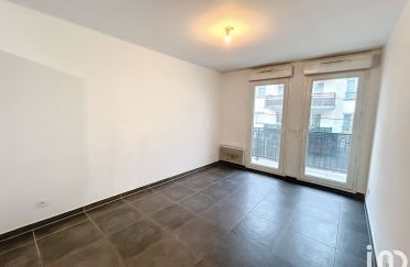Apartment 3 rooms of 55 m² in Pontault-Combault (77340)