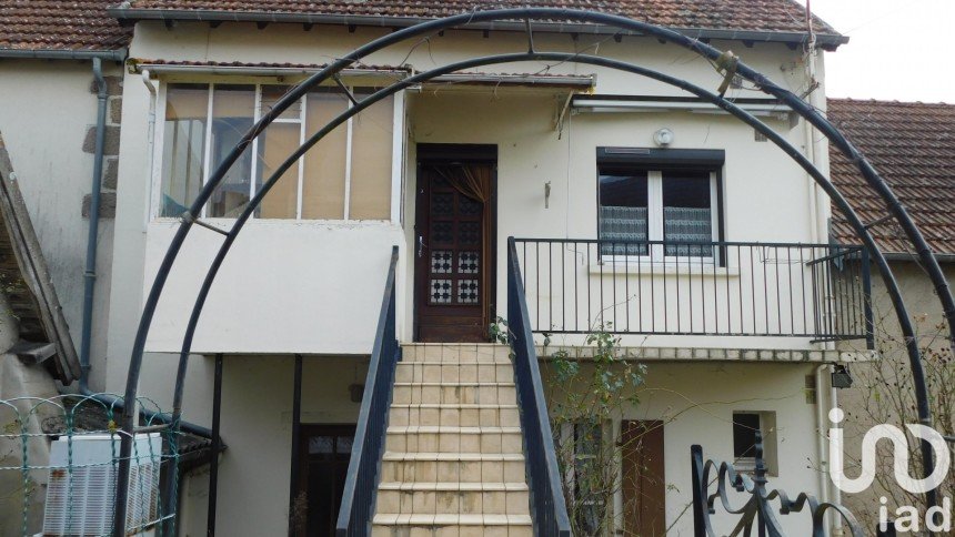 Maison de village 8 pièces de 130 m² à Beaune-d'Allier (03390)