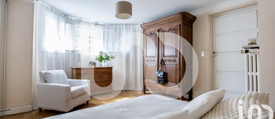 House 7 rooms of 190 m² in La Celle-Saint-Cloud (78170)
