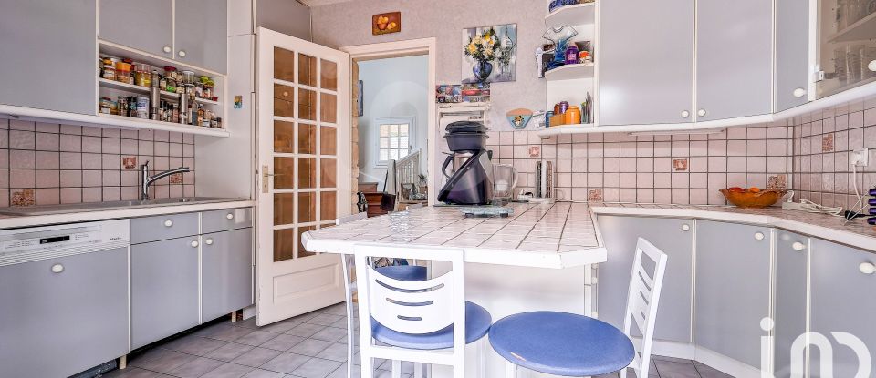 Traditional house 7 rooms of 168 m² in Montfermeil (93370)