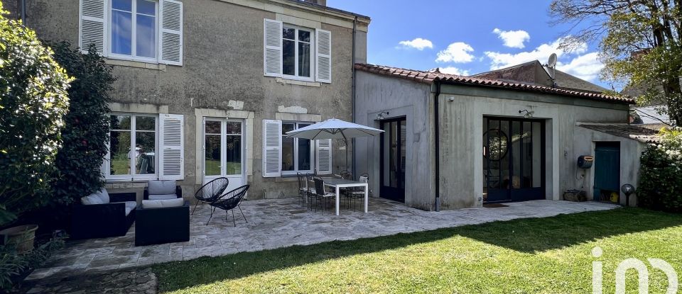 House 8 rooms of 221 m² in Le Loroux-Bottereau (44430)