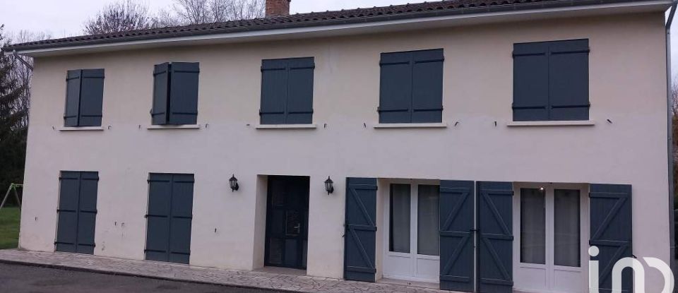 House 8 rooms of 253 m² in Eyrans (33390)