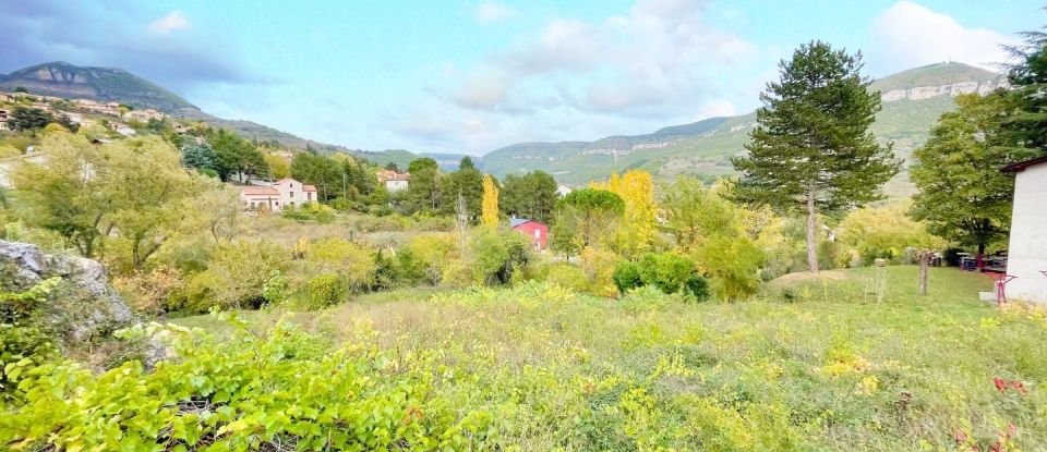 Land of 1,700 m² in Millau (12100)