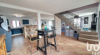 Maison traditionnelle 9 pièces de 241 m² à Saint-Vit (25410)