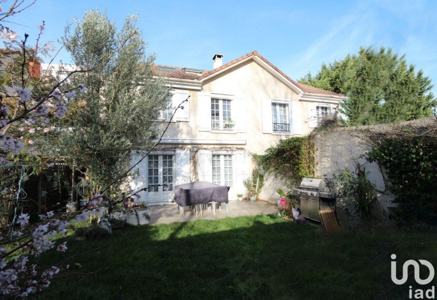 House 5 rooms of 93 m² in Les Clayes-sous-Bois (78340)