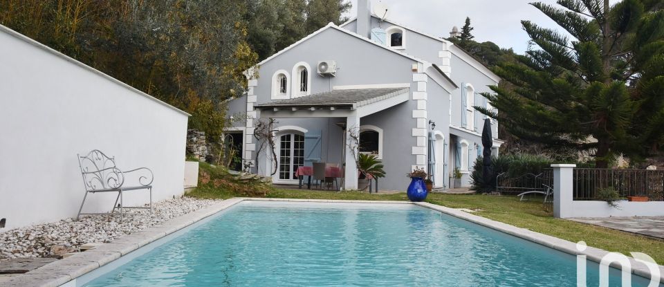 Maison traditionnelle 8 pièces de 295 m² à Brando (20222)