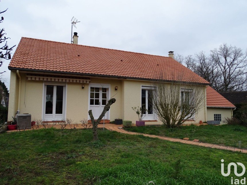 House 4 rooms of 85 m² in Guécélard (72230)