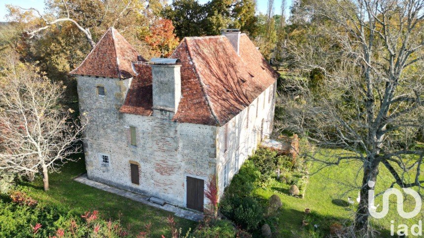 Castle 9 rooms of 374 m² in Momas (64230)