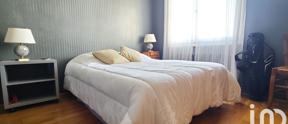 Apartment 3 rooms of 74 m² in La Rochelle (17000)