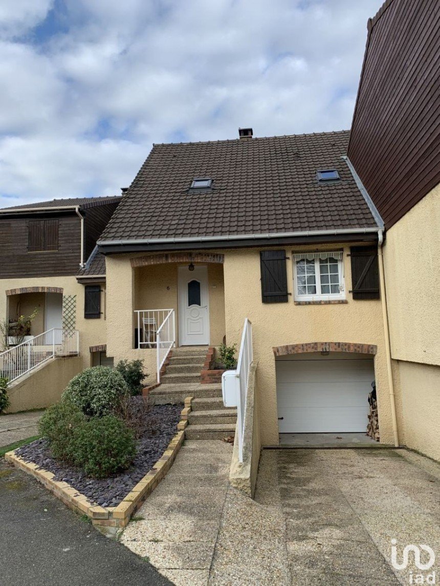 House 4 rooms of 103 m² in Les Clayes-sous-Bois (78340)