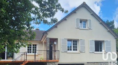 Maison traditionnelle 6 pièces de 133 m² à Saint-Georges-Montcocq (50000)