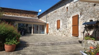 House 7 rooms of 256 m² in Augé (79400)