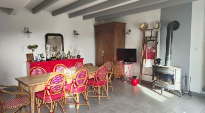 House 5 rooms of 160 m² in Vouhé (79310)
