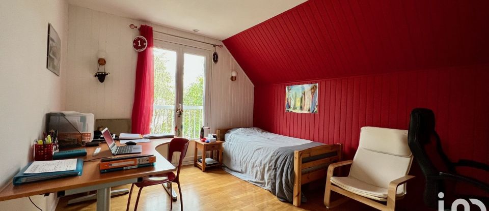 House 7 rooms of 165 m² in Marolles-en-Brie (94440)