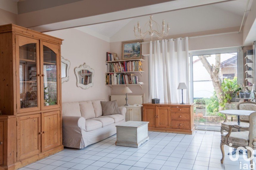 House 5 rooms of 113 m² in Savigny-le-Temple (77176)