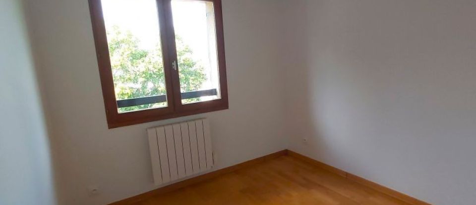 Apartment 5 rooms of 96 m² in Buc (78530)