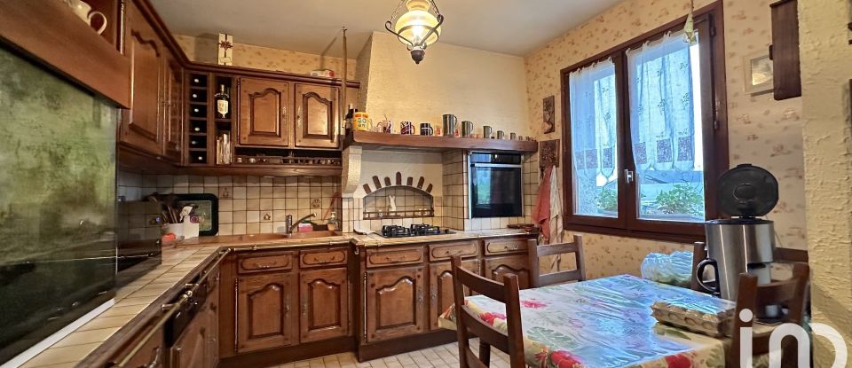 Traditional house 4 rooms of 105 m² in Ermenonville (60950)