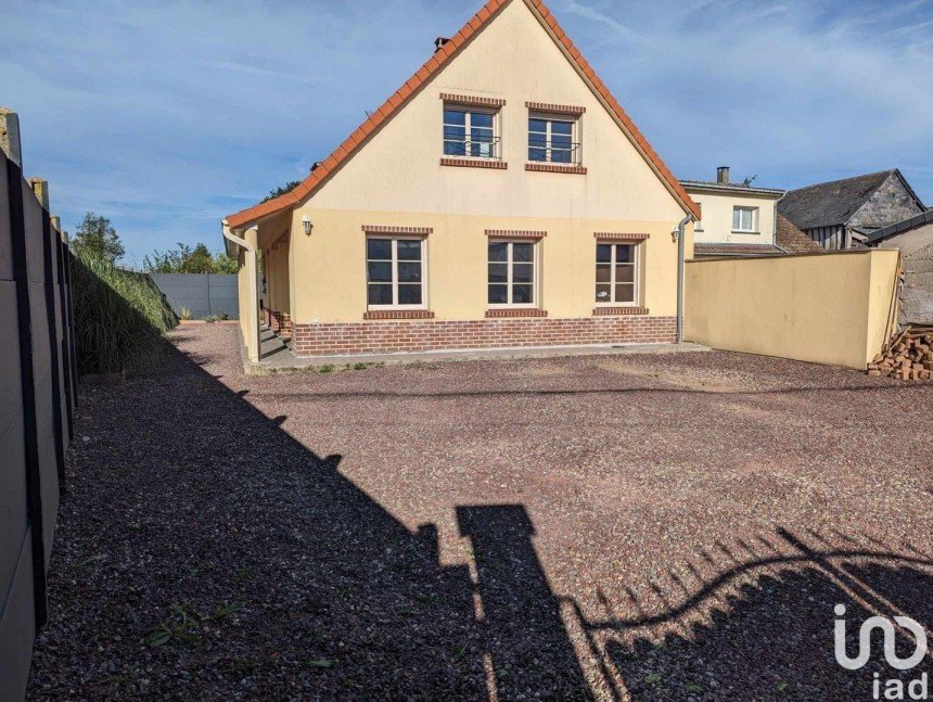 House 6 rooms of 135 m² in Neuville-Coppegueule (80430)