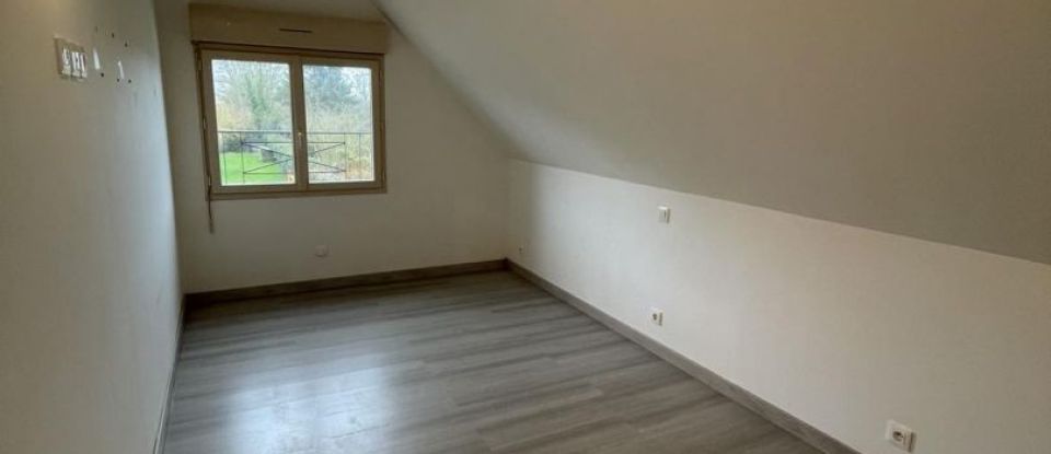 House 6 rooms of 135 m² in Neuville-Coppegueule (80430)