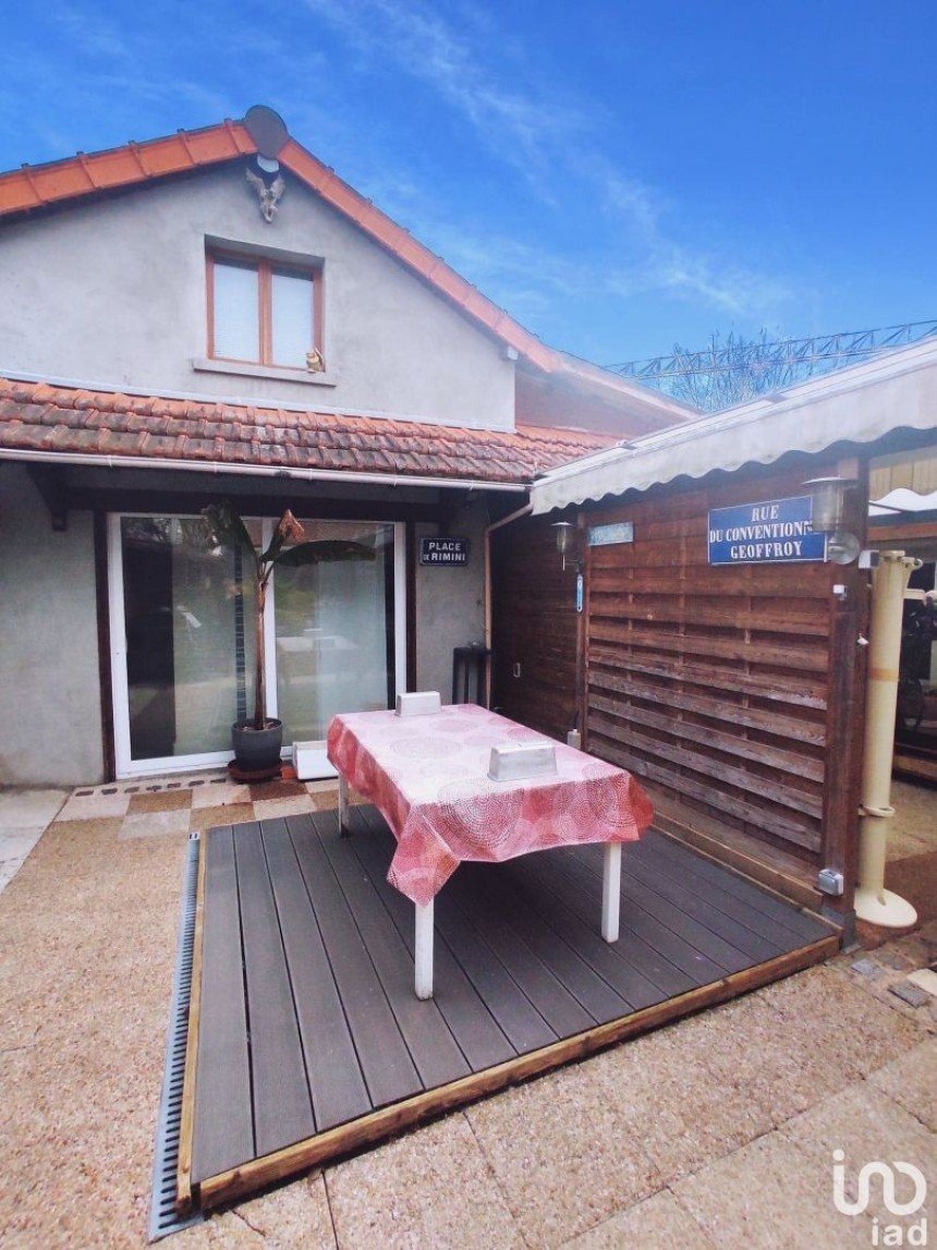 House 7 rooms of 136 m² in Dammarie-les-Lys (77190)