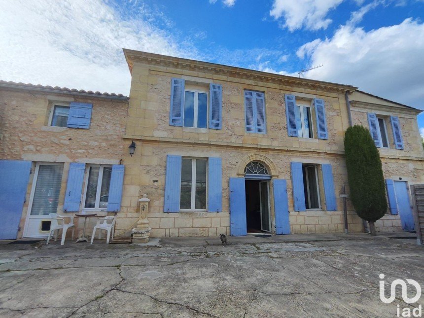 House 7 rooms of 260 m² in Saint-Médard-d'Eyrans (33650)