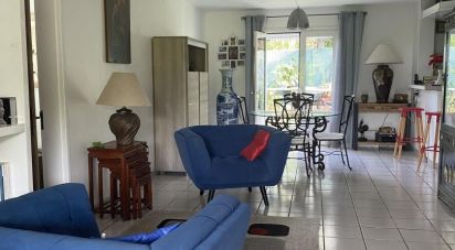 House 7 rooms of 225 m² in Saint-Pierre (97410)