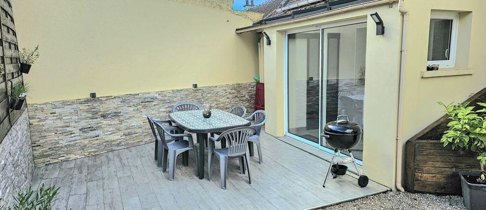 House 4 rooms of 82 m² in Clermont (60600)