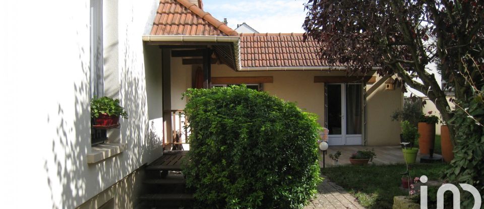 Maison traditionnelle 4 pièces de 113 m² à Paray-Vieille-Poste (91550)
