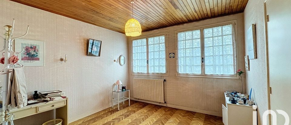 Maison traditionnelle 6 pièces de 162 m² à Bains-sur-Oust (35600)