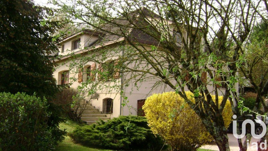Maison traditionnelle 8 pièces de 410 m² à Saint-Laurent-d'Arce (33240)